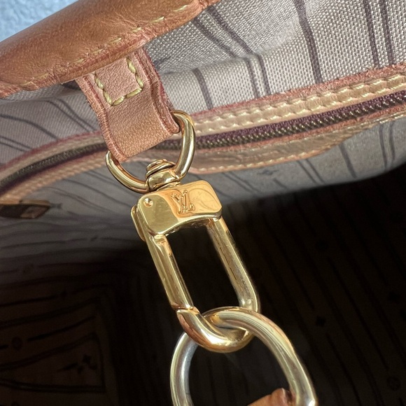 Authentic Louis Vuitton Monogram Delightful GM - Picture 5 of 16